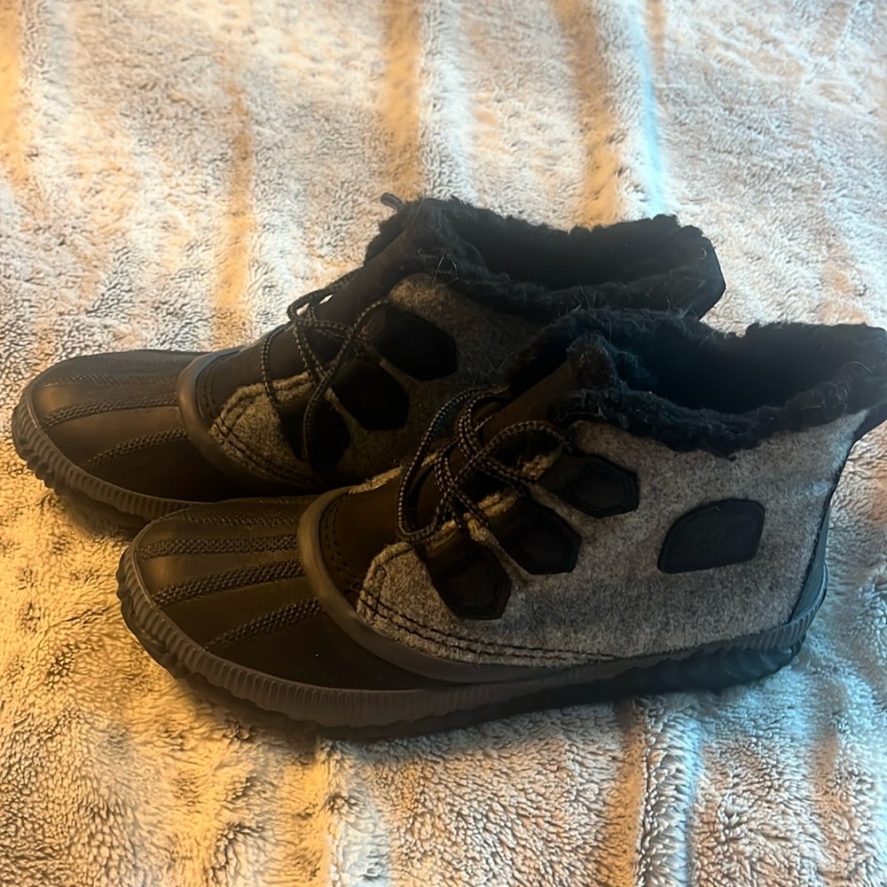 Women’s Sorel out and about duck boots 9 9.5